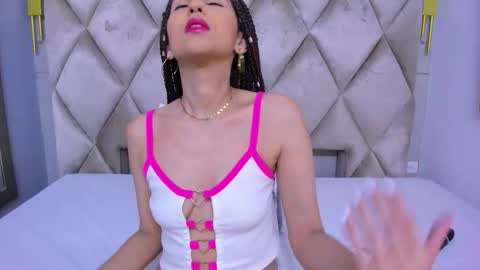 Snapshot of violett_rabbit_ chatting on 02-26-26, 08:19 Violett online show from 02-26-26, 08:19