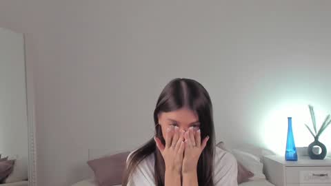 Snapshot of violetta_finch chatting on 01-31-25, 11:35 violetta_finch online show from 01-31-25, 11:35