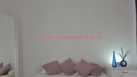 Snapshot of violetta_finch chatting on 02-08-25, 11:22 violetta_finch online show from 02-08-25, 11:22