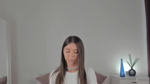 Snapshot of violetta_finch chatting on 02-17-25, 01:21 violetta_finch online show from 02-17-25, 01:21