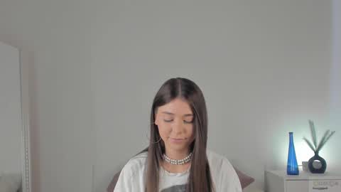 Snapshot of violetta_finch chatting on 02-23-25, 12:48 violetta_finch online show from 02-23-25, 12:48