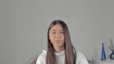 Snapshot of violetta_finch chatting on 02-26-25, 12:47 violetta_finch online show from 02-26-25, 12:47