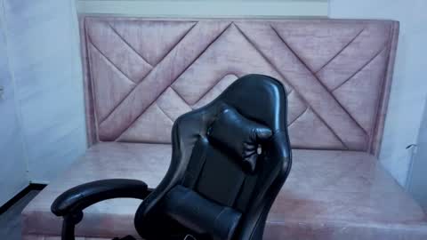 Violetta  online show from 04-17-26, 04:04