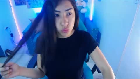 Snapshot of violetta_m_ chatting on 01-22-25, 01:21 Violeta online show from 01-22-25, 01:21