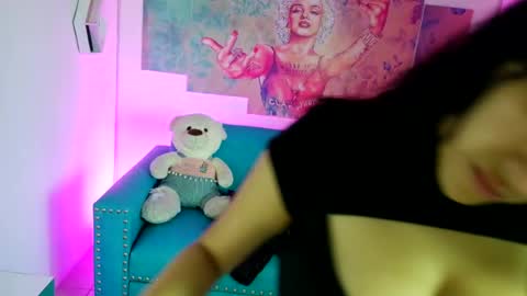 Snapshot of violetta_m_ chatting on 06-17-26, 04:30 Violeta online show from 06-17-26, 04:30