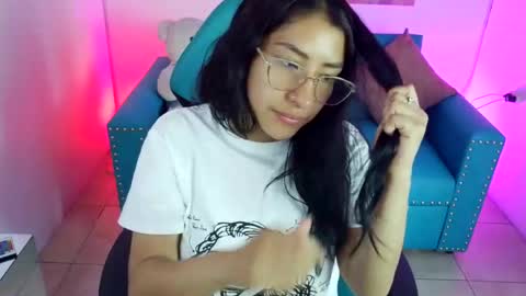 Snapshot of violetta_m_ chatting on 06-24-26, 04:17 Violeta online show from 06-24-26, 04:17