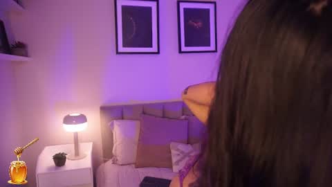 Snapshot of violetta_nur chatting on 06-20-26, 09:50 Violetta nur online show from 06-20-26, 09:50