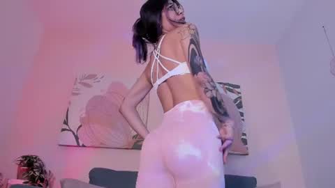 Snapshot of violetta_nur chatting on 06-25-26, 05:28 Violetta nur online show from 06-25-26, 05:28