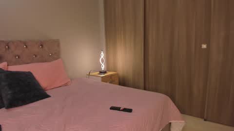 violetta independent model online show from 12-25-24, 11:33