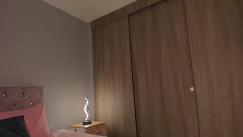 violetta independent model online show from 03-11-25, 06:32