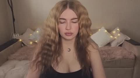 ViolettaOtis online show from 09-18-25, 12:18