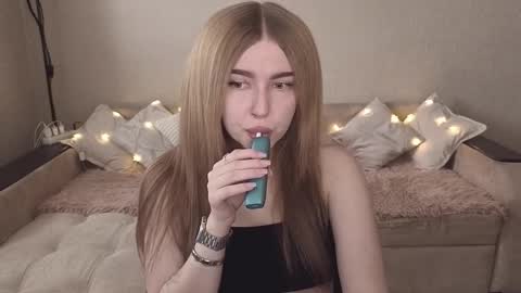 ViolettaOtis online show from 10-24-25, 10:11