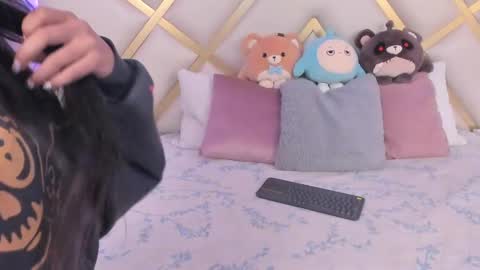 Snapshot of violettbloss chatting on 01-21-25, 12:36 Violeta online show from 01-21-25, 12:36