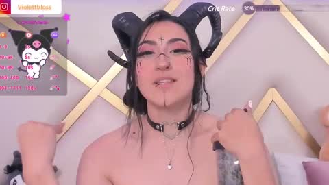 Snapshot of violettbloss chatting on 01-25-25, 07:17 Violeta online show from 01-25-25, 07:17
