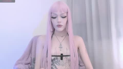 Snapshot of violettbones chatting on 03-26-26, 06:30 Violett online show from 03-26-26, 06:30