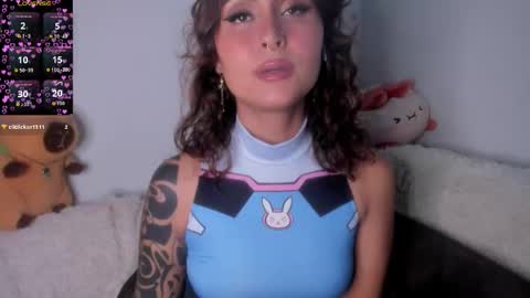 Violette  online show from 11-21-25, 10:08