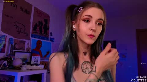 Snapshot of violettesss chatting on 06-26-26, 03:27 Vi Best on my Fansly online show from 06-26-26, 03:27