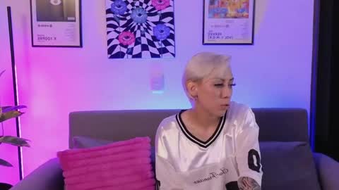 Violet online show from 06-01-26, 01:18
