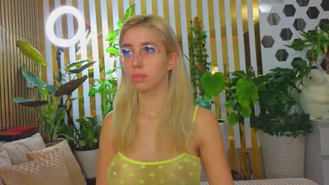 Violetta online show from 10-20-25, 08:31