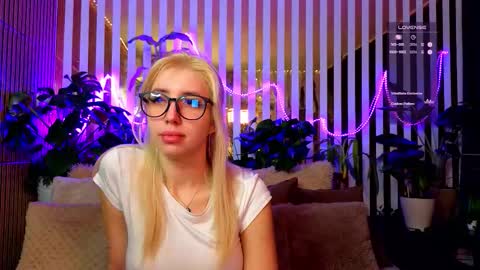 Snapshot of violetttttacb chatting on 12-16-25, 09:42 Violetta online show from 12-16-25, 09:42