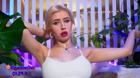 Snapshot of violetttttacb chatting on 02-10-26, 05:28 Violetta online show from 02-10-26, 05:28