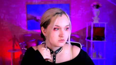 Snapshot of violettwoods chatting on 05-29-26, 08:23 Violett online show from 05-29-26, 08:23