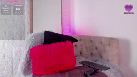 Snapshot of violetwinters_ chatting on 07-16-26, 03:34 violetwinters_ online show from 07-16-26, 03:34