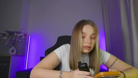 Snapshot of viollasinzz chatting on 06-10-26, 07:18 Violla online show from 06-10-26, 07:18