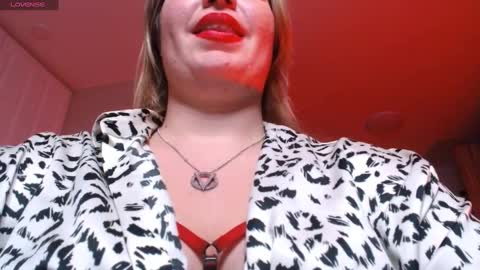 Snapshot of vip_juicy chatting on 02-11-25, 05:50 VelvettTime online show from 02-11-25, 05:50