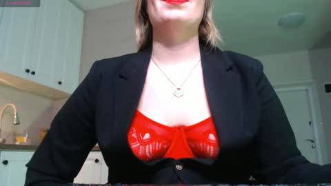 Snapshot of vip_juicy chatting on 02-14-25, 03:15 VelvettTime online show from 02-14-25, 03:15