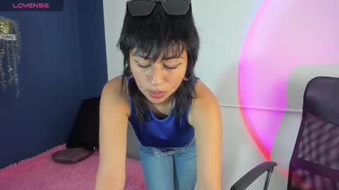 Snapshot of viperlix_ chatting on 12-17-25, 12:05 viperlix_ online show from 12-17-25, 12:05