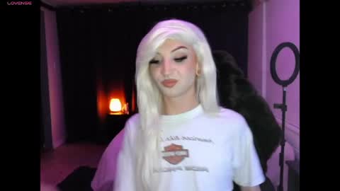 Snapshot of viperthedoll chatting on 05-10-26, 03:44 Viper online show from 05-10-26, 03:44