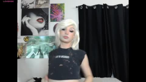 Snapshot of viperthedoll chatting on 05-19-26, 03:13 Viper online show from 05-19-26, 03:13