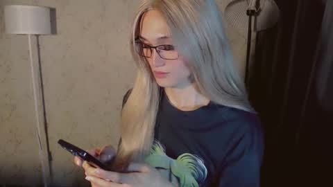 Pearl online show from 10-26-25, 02:01