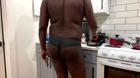 Snapshot of virgoincredible25 chatting on 02-12-26, 04:57 Elle Hood online show from 02-12-26, 04:57