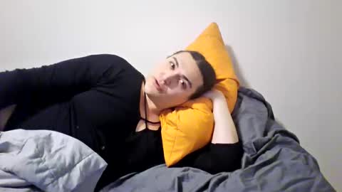 priscilla online show from 10-01-25, 04:40