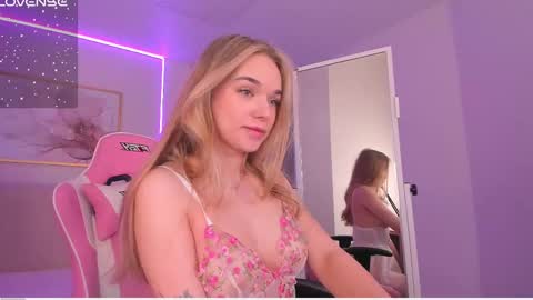 Snapshot of virrginchloee chatting on 02-25-25, 03:09 Chloe online show from 02-25-25, 03:09