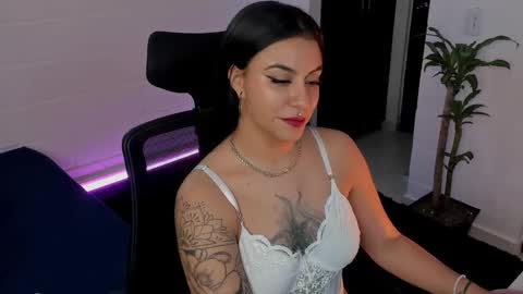 Lu online show from 03-12-25, 01:14