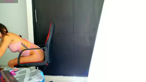 Snapshot of virtual_nymphx chatting on 10-11-25, 03:54 your virtual girlfriend online show from 10-11-25, 03:54