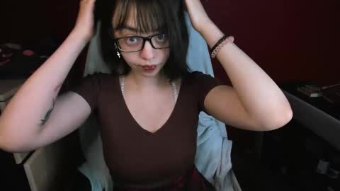 Snapshot of virtualtulpa chatting on 05-22-26, 08:58 Zoe online show from 05-22-26, 08:58