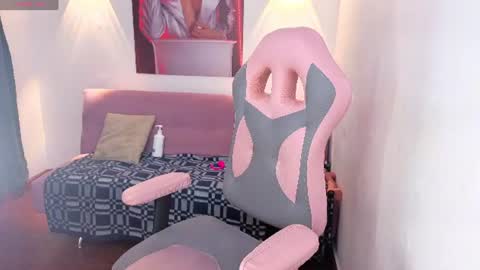 Snapshot of vittoria_lombardi07 chatting on 07-17-26, 07:15 VITTORIA online show from 07-17-26, 07:15