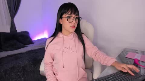 Snapshot of vittoriarouss chatting on 10-03-25, 11:29 Vict online show from 10-03-25, 11:29