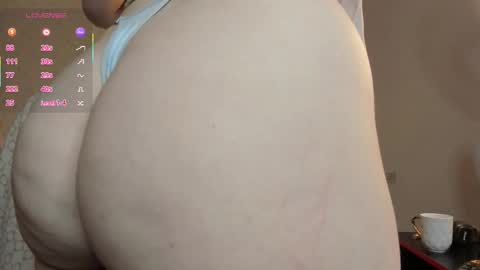 Vivi  online show from 10-18-25, 02:47