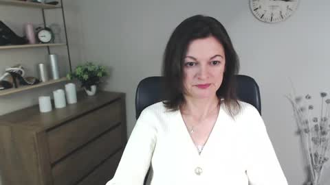 Vivian online show from 12-28-24, 06:39