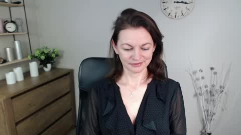 Vivian online show from 01-14-25, 06:45