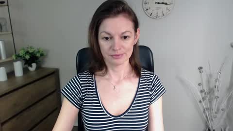 Vivian online show from 01-23-25, 06:39