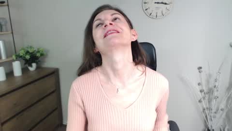 Vivian online show from 01-24-25, 12:52