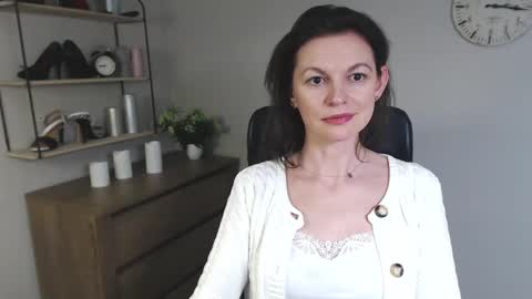 Vivian online show from 01-31-25, 05:42