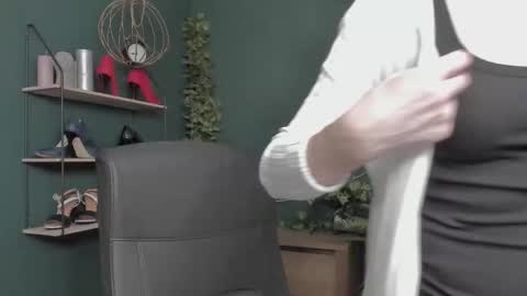 Vivian online show from 11-14-25, 08:13