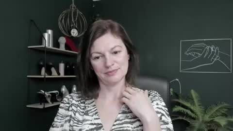 Vivian online show from 06-18-26, 06:35